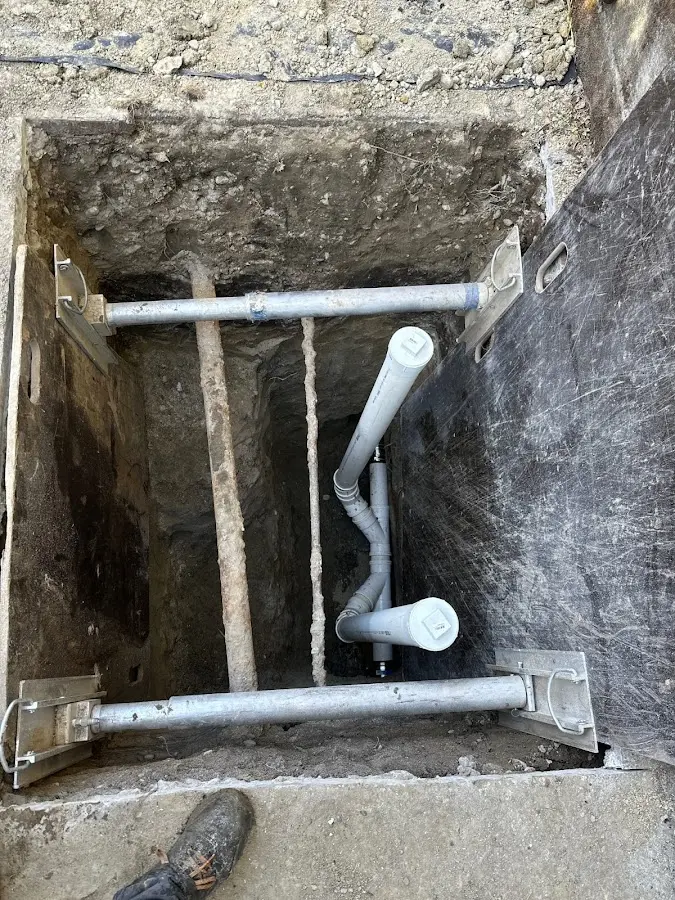 Experienced plumber completing Gas Line Repair work in Chicago